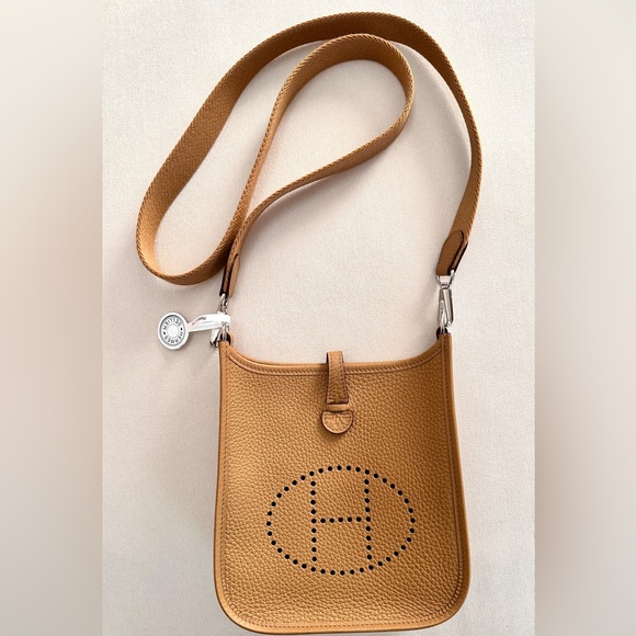 HERMES NIB Mini Evelyne TPM Biscuit Handbag. Clemence Leather/Palladium Hardware - Picture 2 of 13